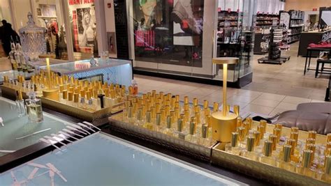 perfume store rosemont il